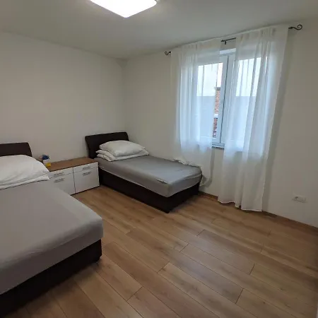 Ika Lux 4* סייניצה