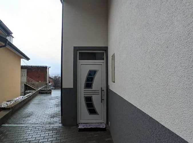 Ika Lux 4* 公寓 谢尼察